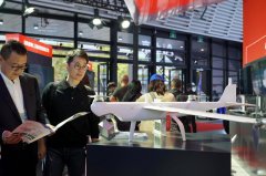 <strong>“场景需求驱脱手</strong>